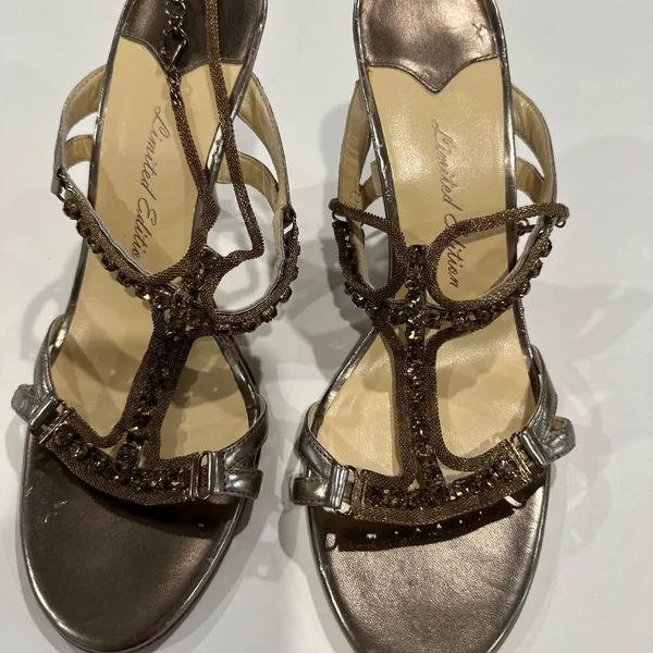 Women's Veronica‎ Pewter Sandals Heels Limited Edition - Size 8. - Image 3