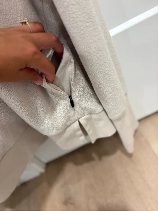 Alo Yoga Haze Funnel Neck Sweatshirt Size Medium - Image 3
