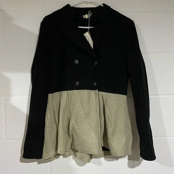 Elegant Black and Cream Women's Jacket NWT SMALL - Image 2