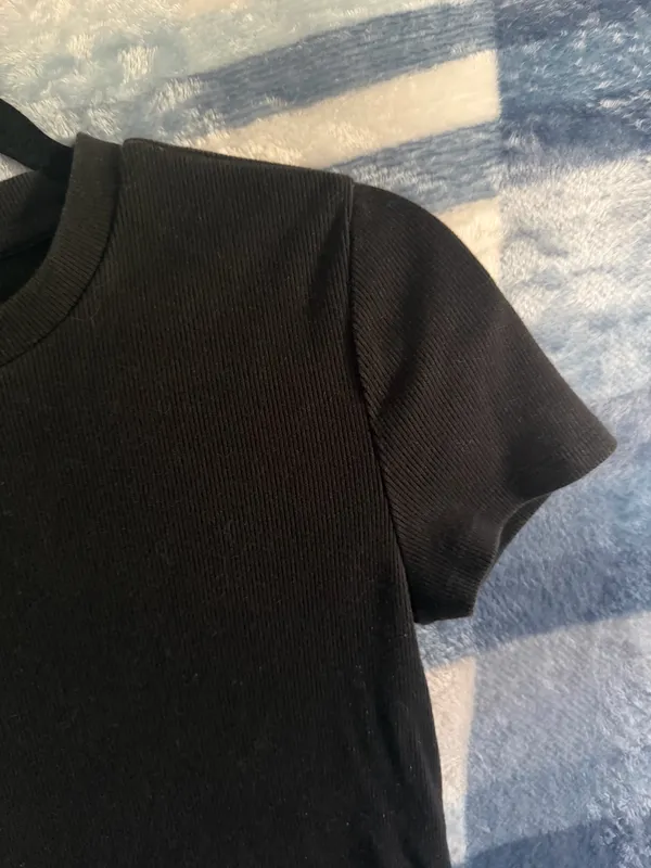 Forever 21 Black Short Sleeve Crewneck Tee - Image 3