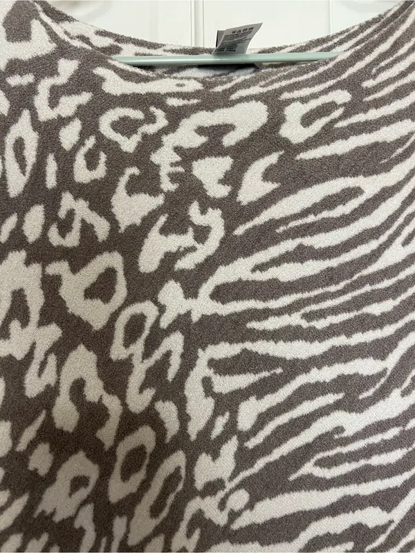 Barefoot Dreams Gray and Cream Animal-Print Poncho - Image 2