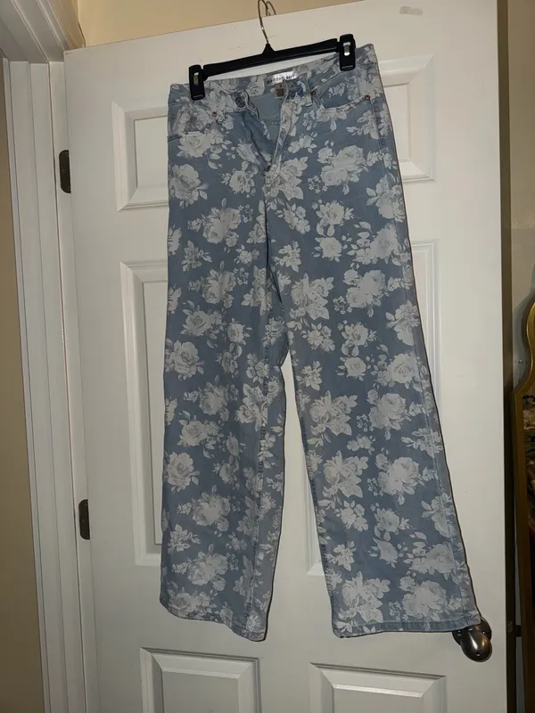 Madden Girl Floral Jeans - Image 3