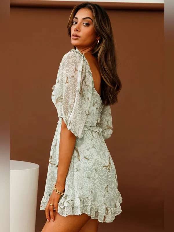 Selfie Leslie Kirra Sage Botanic Print Puff Sleeve Ruched Mini Dress XS New NWT - Image 2