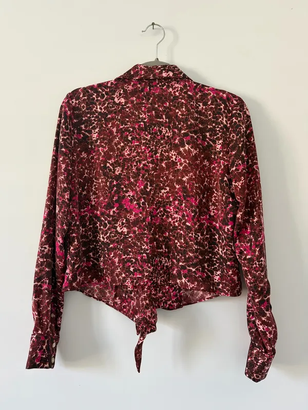 Wilfred Aritzia Silky Tie Front Button Down Abstract Brown Fuschia Blouse Small - Image 8