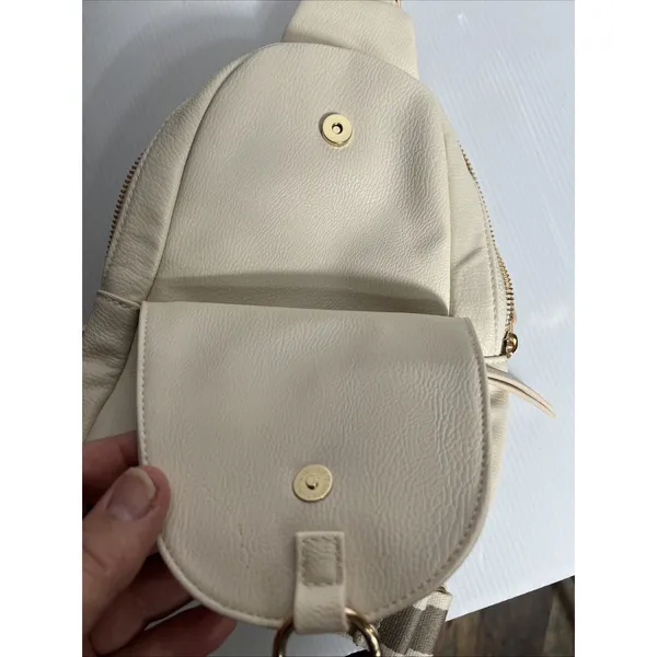 Universal Threads Crossbody Bag Womens Small Light Beige Zip Pockets Adjustable - Image 13