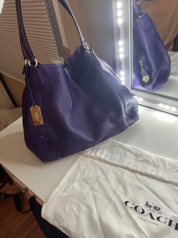 Purple Coach leather shoulder bag with gold hardware - Image 3