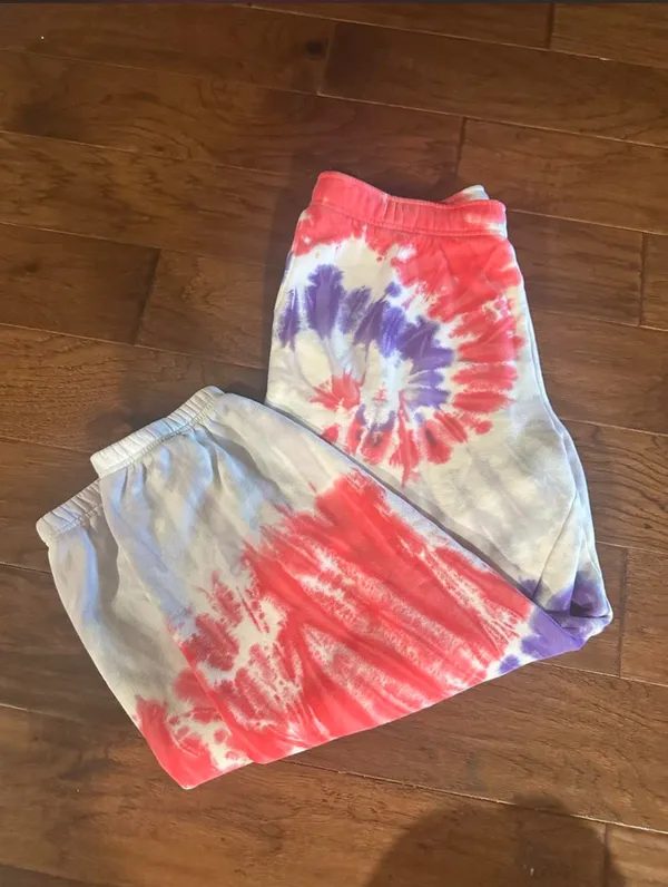 Aritzia TNA cozy AF sweatpants colors: pink, purple, and white tie-dye size: L flaws: a couple small stains pictured (would probably be easy to get out, i haven’t tried) #aritzia #tiedye #loungewear #cozy #trendin - Image 5