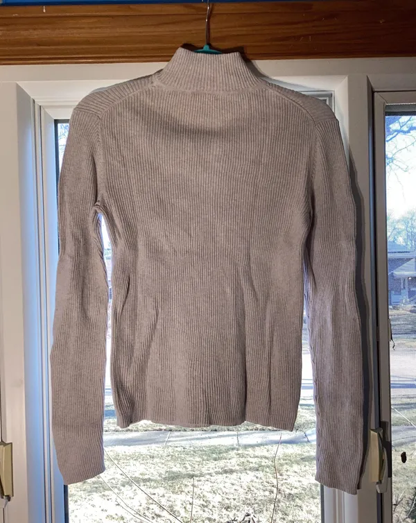 Croft & Barrow Light Grey Sweater Size Medium - Image 2
