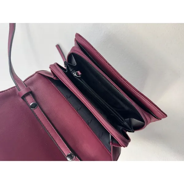 Simply Vera Vera Wang‎ Burgundy Quilted Crossbody Bag Purse Small Flap - Image 7