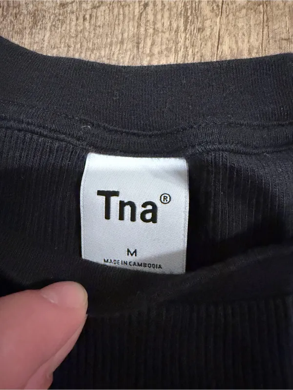 Aritzia TNA Heathered Medium homestretch crew long sleeve in black - Image 3