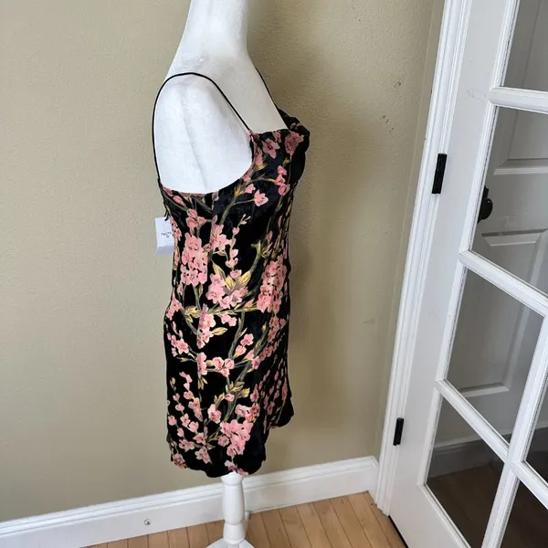 NWT PEPPERMAYO Floral Velvet Burnout Drape neck Mini Dress Size 6 - Image 8