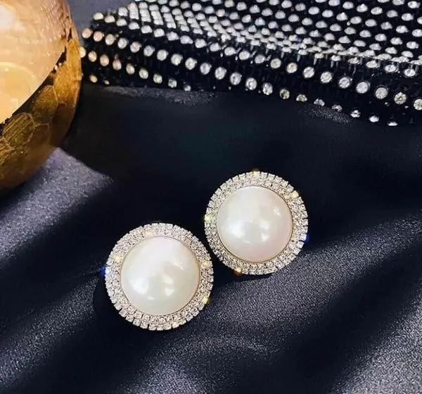 Fashion Elegant Pearl Stud Earrings for Women - Image 4