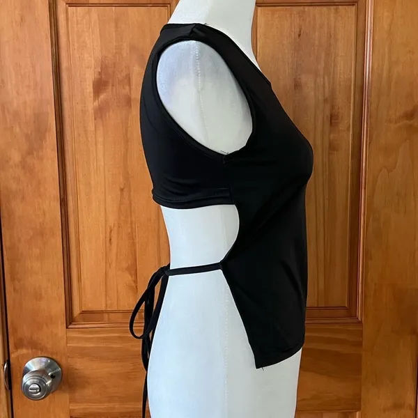 Black Sleeveless Tie Back Crop Top Size M - Image 5
