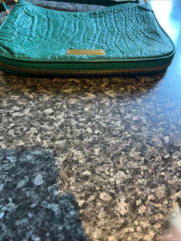 Marc Jacobs Emerald Green Textured Leather Crossbody Bag - Image 7