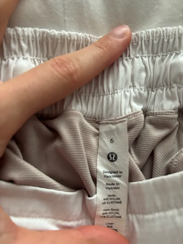 Lululemon Hotty-Hot Low-Rise Short 2.5” Color:White - Image 4