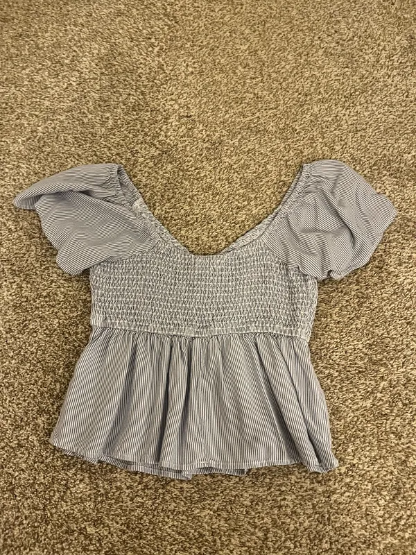 Hollister babydoll blue top - Image 3