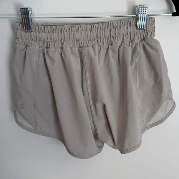 Lululemon Hotty Hot Short II 2.5" size 4 - Image 2