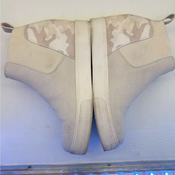Dolce Vita Canvas Hidden Wedge Sneakers Size 8 Tan Camo Heel High Top Booties - Image 7