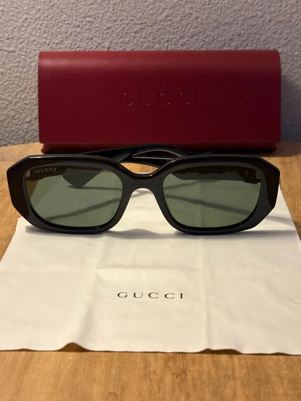Gucci Sunglasses Black - Image 3