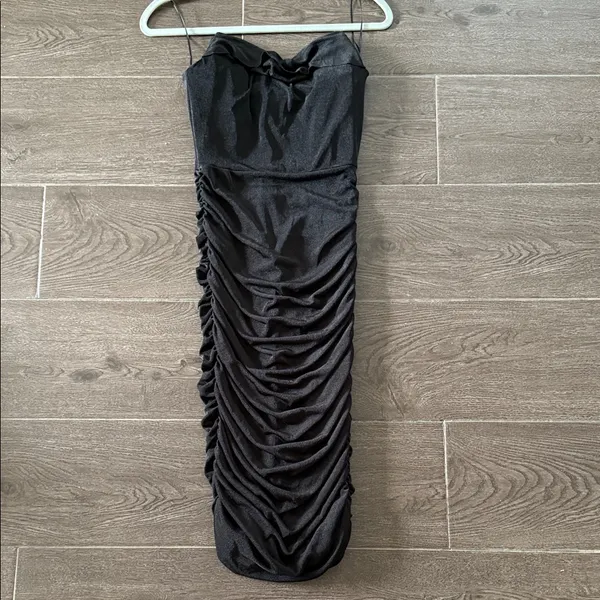 NWT Chic Strapless Black Dress - Image 4