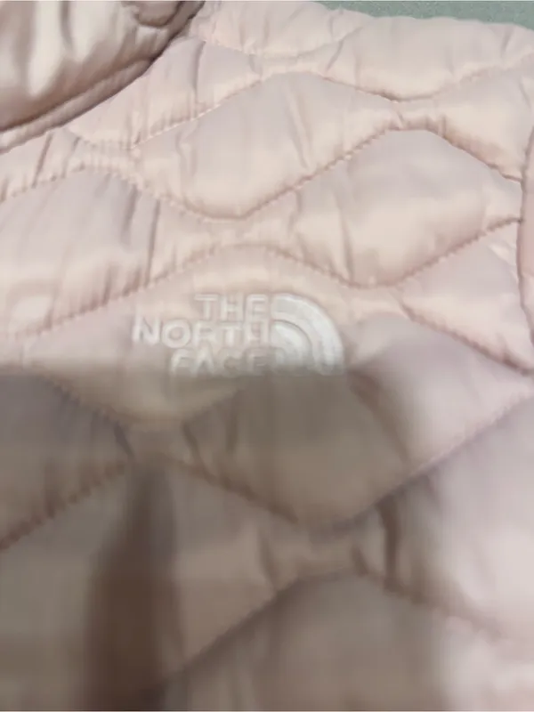 The North Face Women's ThermoBall Eco Hooded Parka - Blush Pink - Image 6