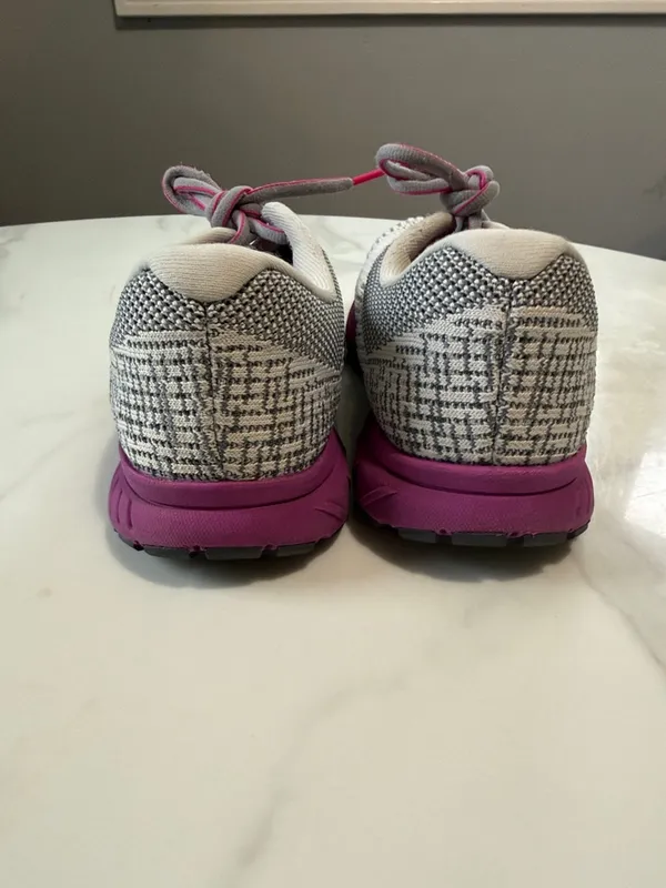 Brooks Gray and Pink Women's Running Sneakers - Image 3