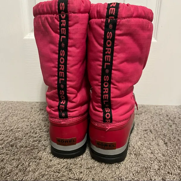 Sorel pink puffer snow boots size 6 - Image 3