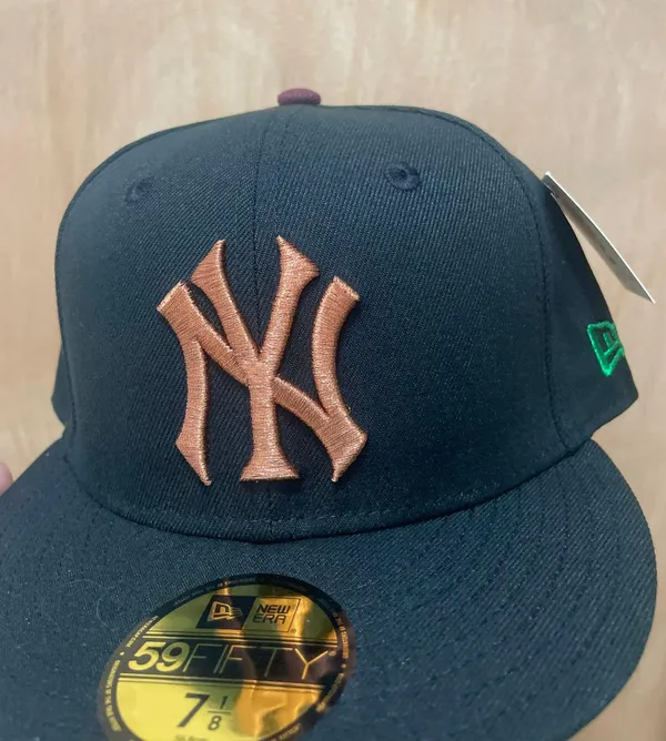 Hat club Rahnni fitteds New York Yankees size 7 1/8 brand new - Image 6