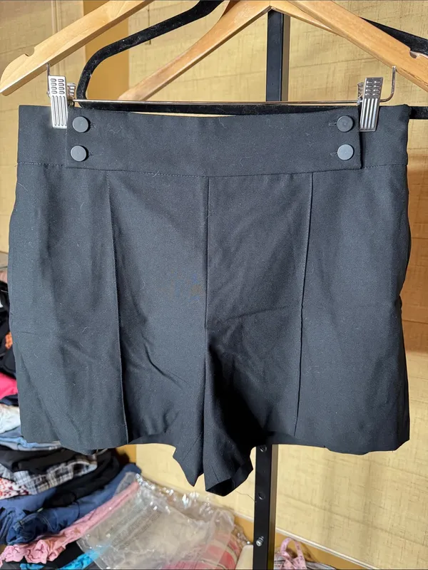 Zara Basic Black High Rise Tailored Dress Shorts Size Medium EUC - Image 3