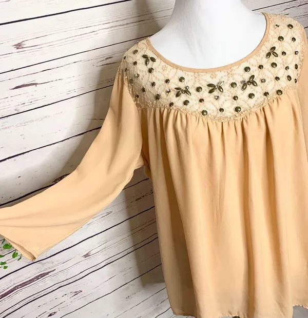 BKE Long Sleeve Beaded Trim High Low Tunic Top blouse Size Medium - Image 5