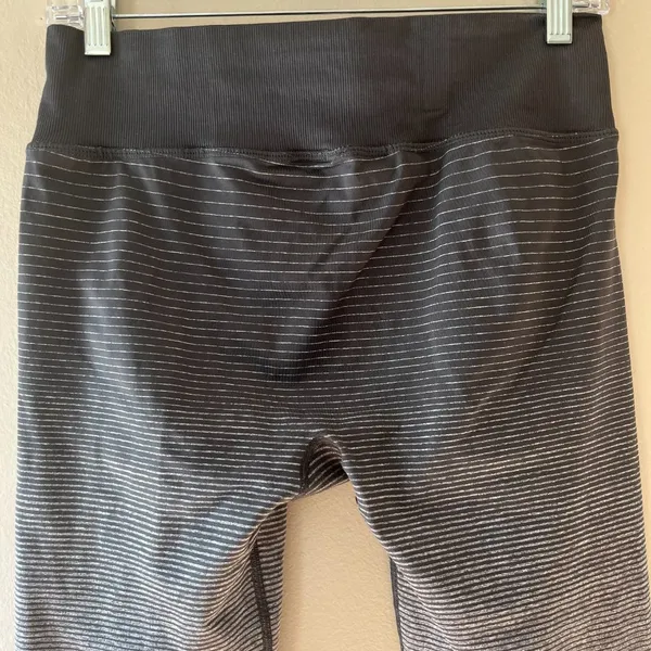 Brooks Sz S-M Womens Pure Project Seamless‎ Capri and Ombre Capri Mid Waist - Image 4