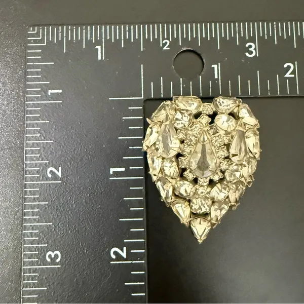 Vintage Unsigned Silver-tone Pave Clear Rhinestone Heart Brooch 13g. - Image 7