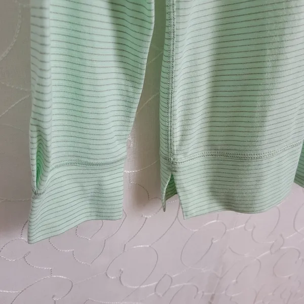 Lululemon Weightless Shirt @M Green Striped Crew Neck Pullover Lightweight Sheer Size undefined - Image 4