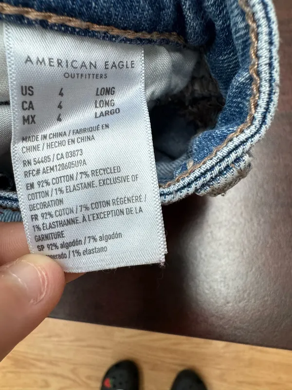 American Eagle Stretch Distressed Mom Jeans Size 4 Long - Image 7