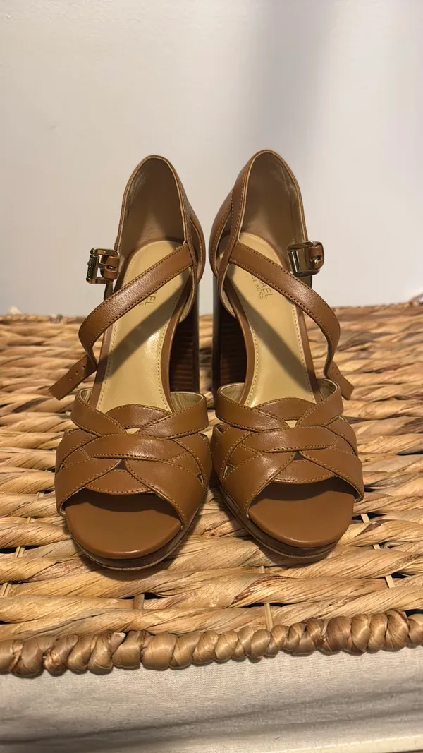 Michael Kors tan block heels - Image 4