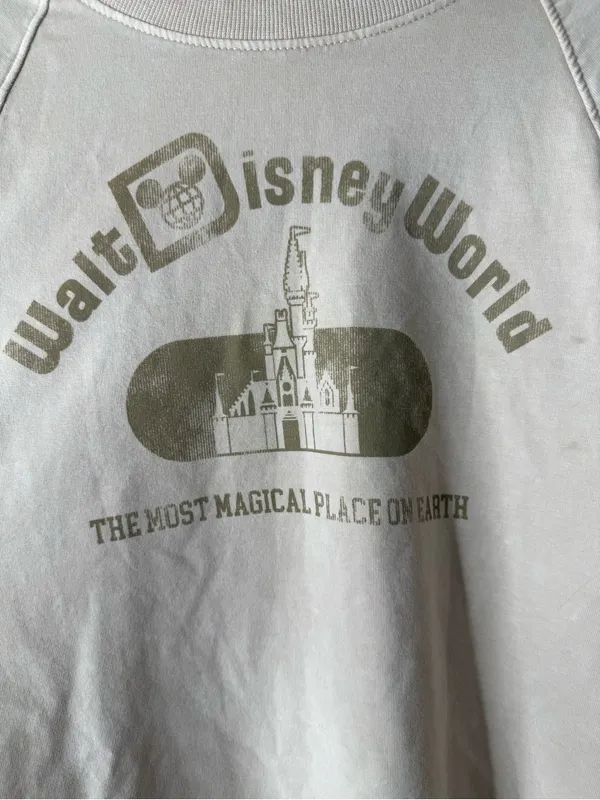 Disney Tan Walt Disney World Crewneck Sweatshirt with Castle Graphic size small - Image 6