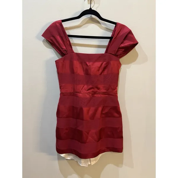 Hellessy Emily Dress‎ In Red With Contrast White Shirttail Hem Size 4 Crimson - Image 3