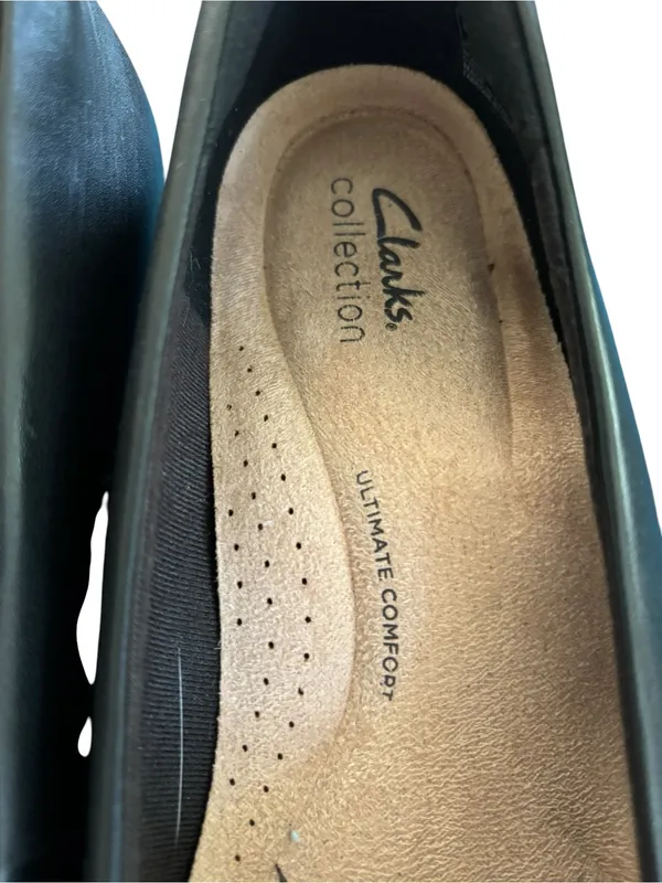 Clarks Marilyn Sara Pumps Black Leather Sz 9/40 Patent Toe Cap Block 1.5” Heel - Image 6