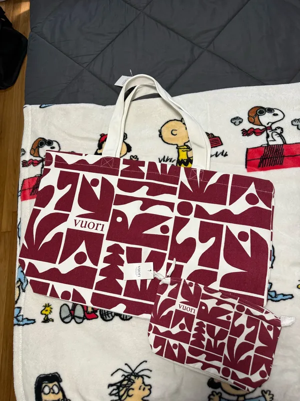 Holiday 25 Vuori Tote & Pouch Set - Image 2