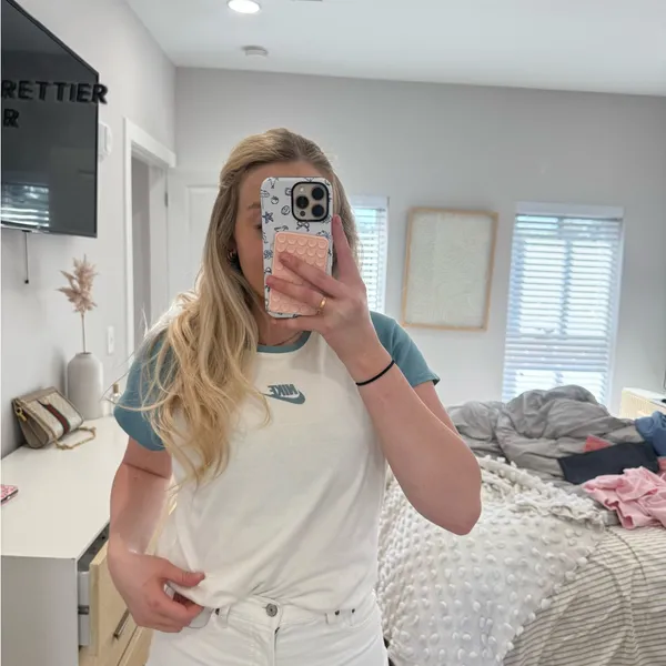 Nike Women's vintage Tee xl - Image 5
