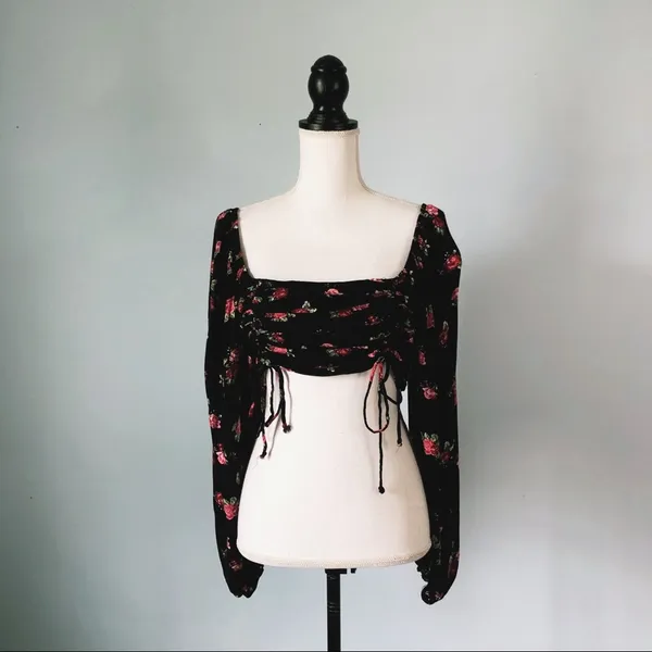 WILD FABLE | Black Y2K Floral Smocked Crop Top Sz L - Image 2