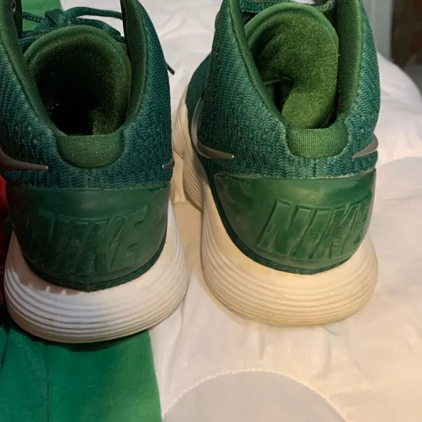 Nike Green Low tops. Size 9. - Image 4