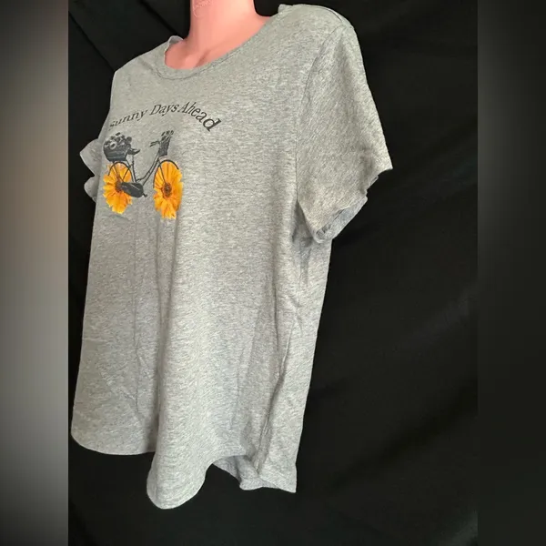 Old Navy Everywear Women’s Gray T-Shirt Bicycle & Sunflower Design SZ LG - Image 2