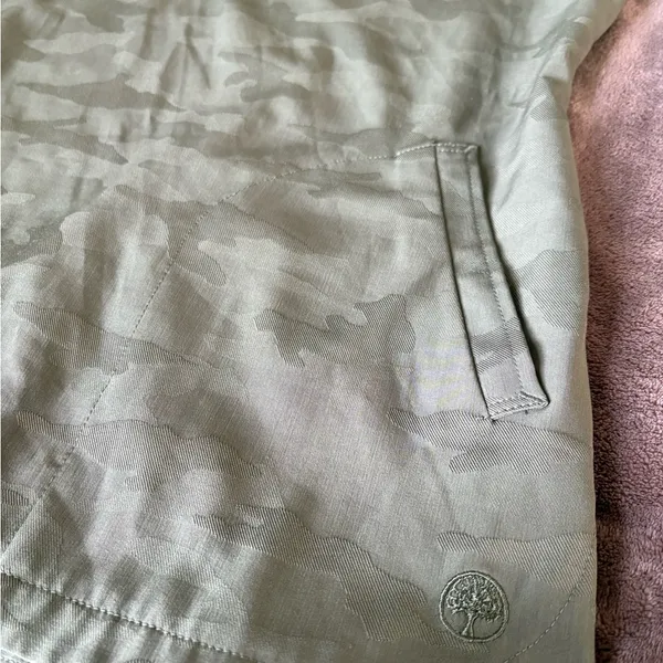 Healing Hands Olive Green Camo Print Two Pocket Scrub Top - Image 5