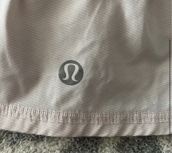 Lululemon ruffled skirt, size 2, and a light pink color - Image 3