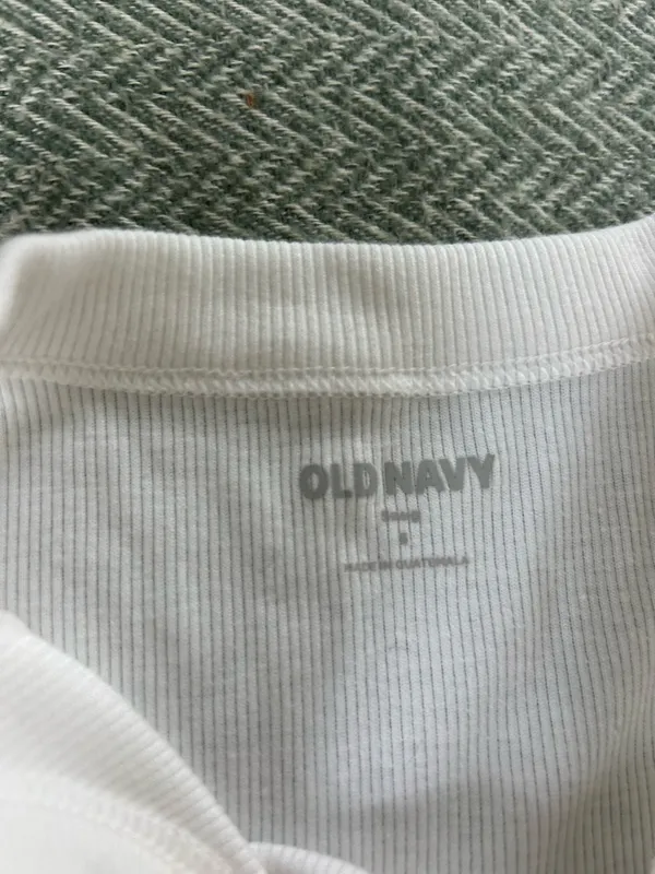 Old Navy White Tank Top Women’s - Image 2