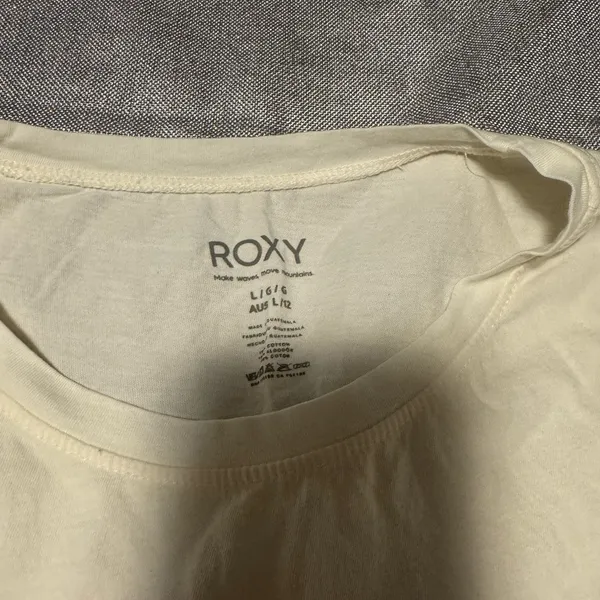 Roxy Off-White Graphic Tee - Image 2