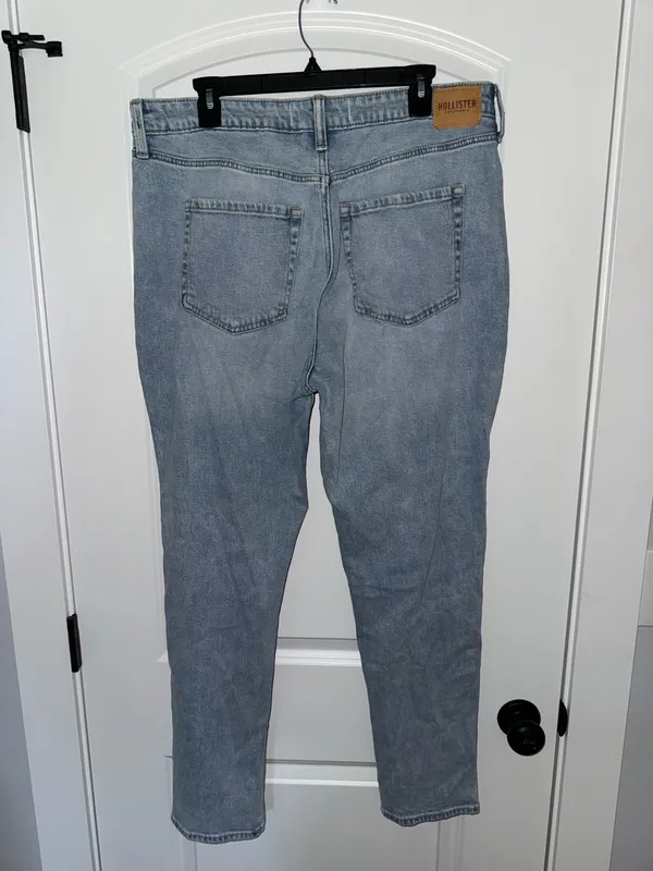 Hollister Jeans High-Rise Mom - Image 3