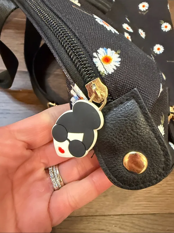 Anthropologie Alice + Olivia by Stacey Bendet Daisy Print Duffel Bag - C27 - Image 5