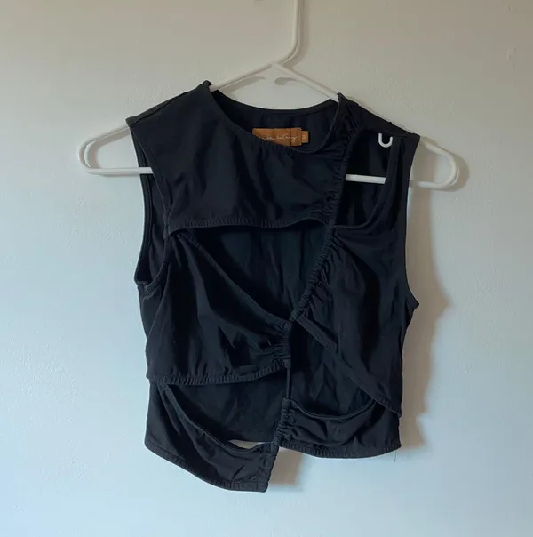 black cut out crop top tank Size M - Image 2